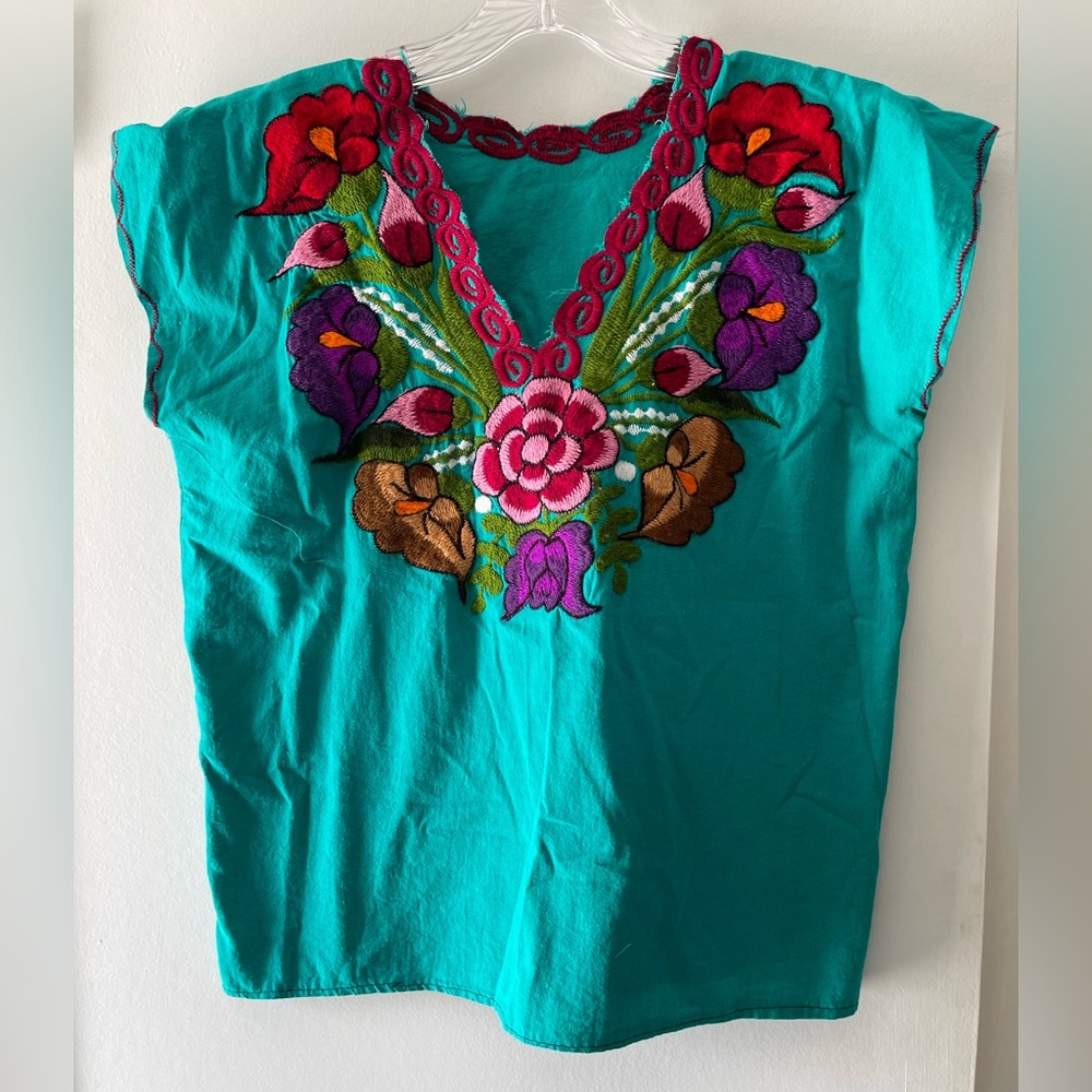 MELANI V-NECK MEXICAN TURQUOISE SHIRT W/ HAND EMBROIDERY IN SIZE M/L - NO TAGS
